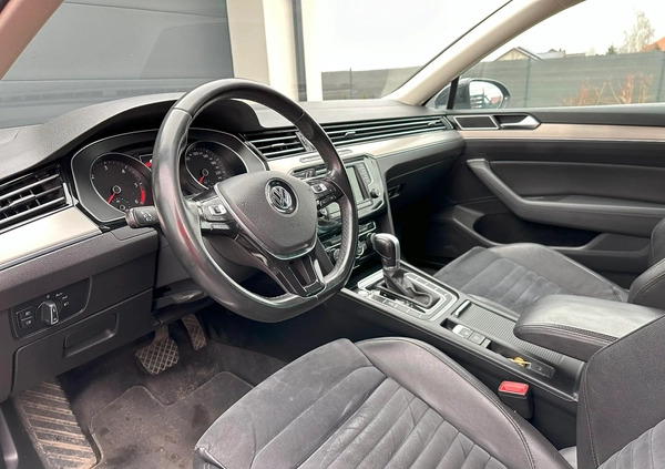 Volkswagen Passat cena 52900 przebieg: 294000, rok produkcji 2016 z Oleśnica małe 79